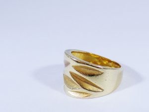 Anelli all'asta (anello in oro giallo)