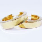 Lotto 118030 - Due collane in oro giallo, paio di orecchini in oro giallo, anello in oro giallo, orecchino in oro giallo con pietra, ciondolo con smalti