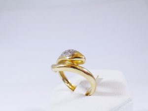 Lotto 119042 - Anello in oro bianco con brillanti, anello in oro giallo e in oro bianco con brillantini